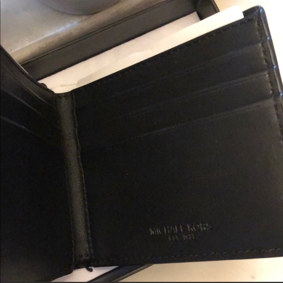 NWT MK men’s wallet color Brown. - Picture 3 of 6